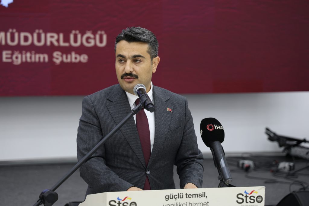 Sivas'ta Eğitim ve İş Dünyası Buluşması: Gençler Kariyer Sorularına Yanıt Buldu AW595843 05 | Gündem Sivas™ Haber