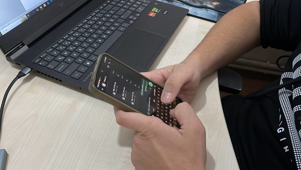 Teknoloji Çağının Yeni Sendromu: Hayalet Titreşim Sendromu Yaygınlaşıyor AW596361 04 | Gündem Sivas™ Haber