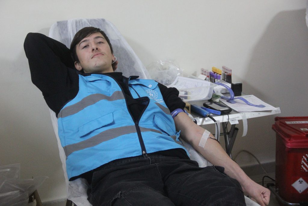 Zara'da Üniversite Öğrencilerinden Hayat Kurtaran Kan Bağışı Desteği Zara’da Üniversite Öğrencilerinden Hayat Kurtaran Kan Bağışı Desteği