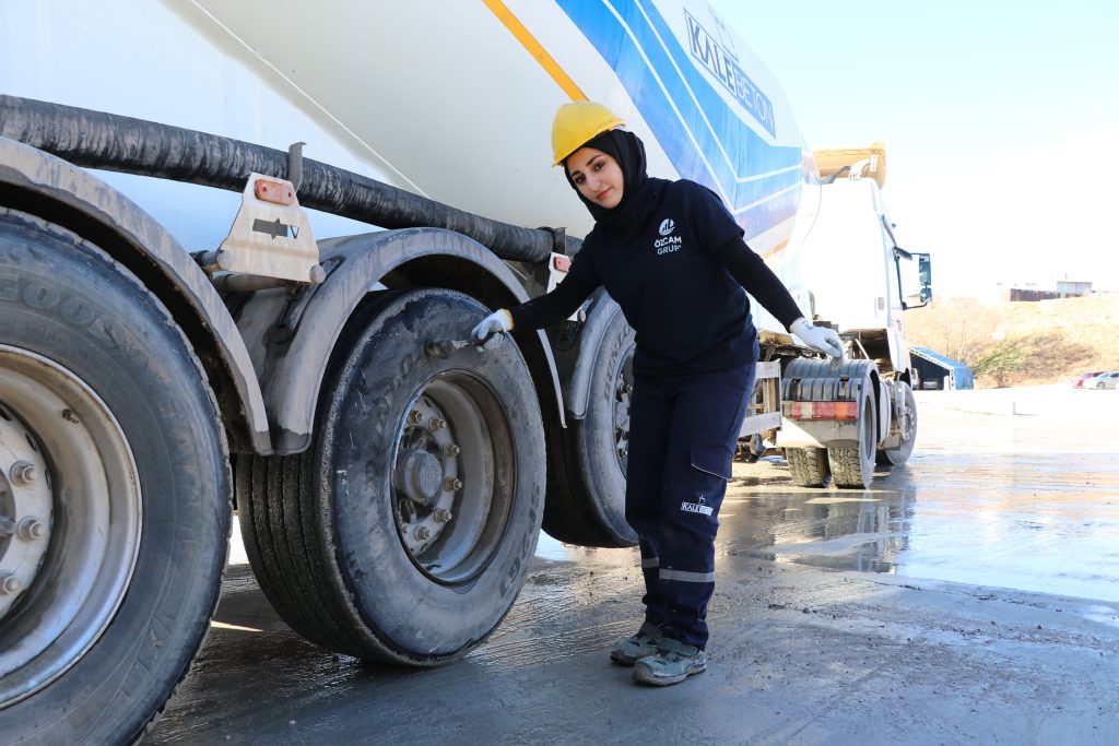 Sivas'ın Öncüsü: Rabia Demir İlk Kadın Silobas Şoförü Olarak Tarih Yazıyor AW597052 05 | Gündem Sivas™ Haber