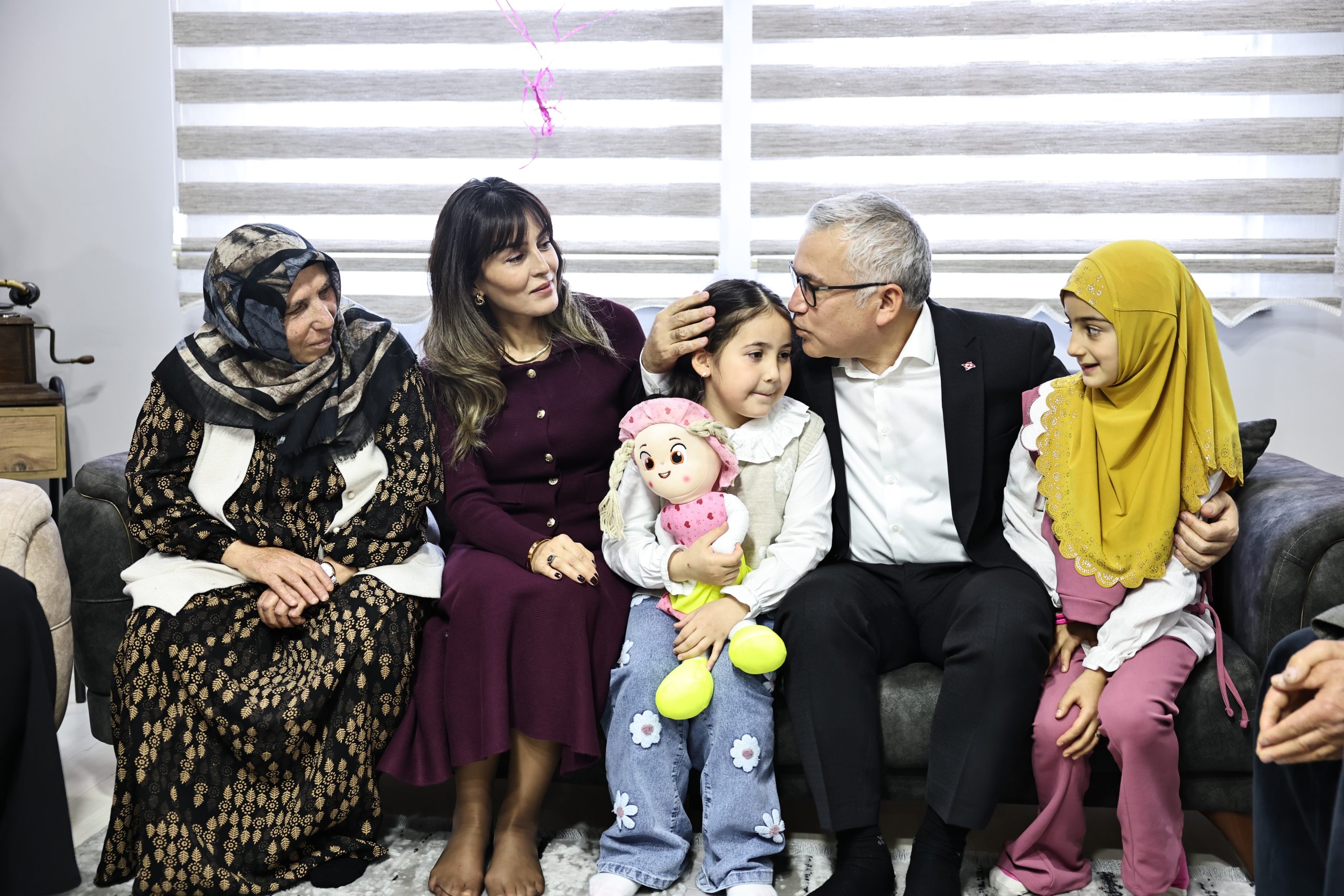 Vali Yılmaz Şimşek'ten Uzman Çavuş Kızı Gökçe'ye Duygulandıran Ziyaret