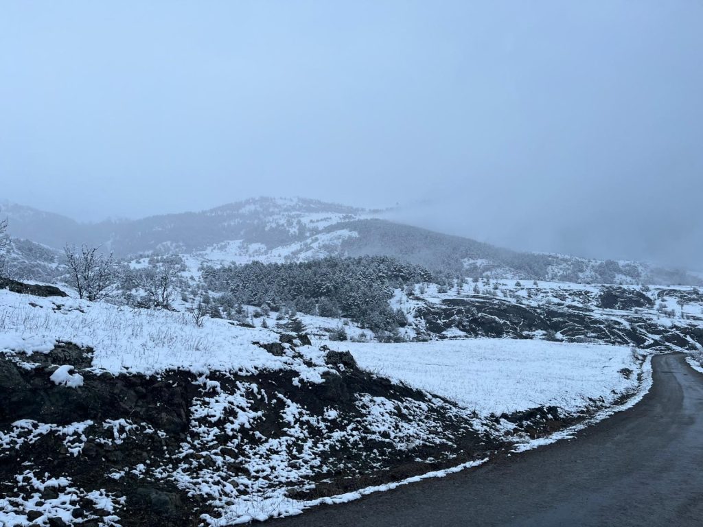 Koyulhisar'da Yüksek Rakımlar Beyaza Büründü: Kar Yağışı Manzarası Büyüledi! Koyulhisar’da Yüksek Rakımlar Beyaza Büründü: Kar Yağışı Manzarası Büyüledi!
