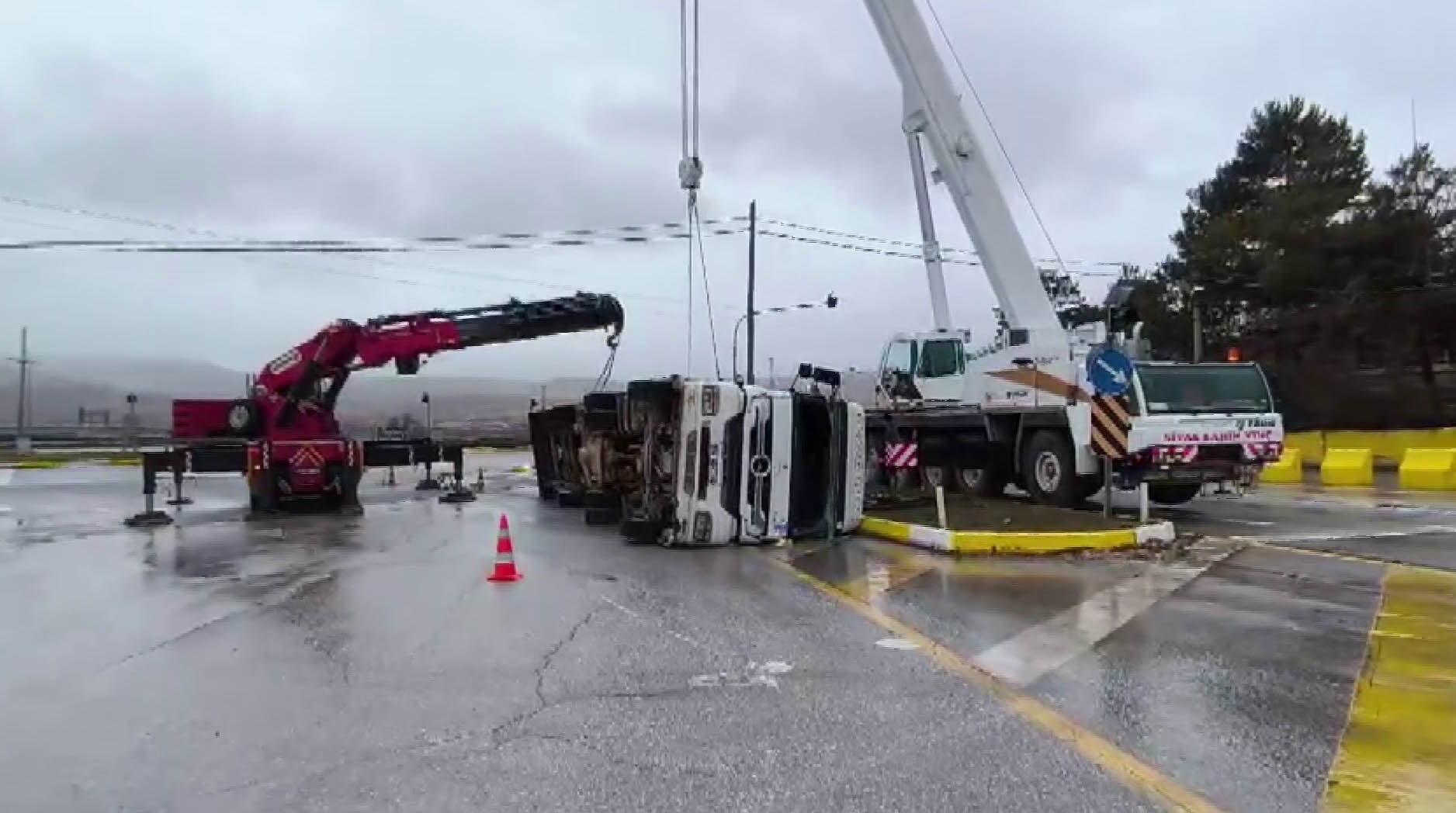 Sivas'ın Tek Kadın Tır Şoförü Rabia Demir: Hayallerinin Peşinde, Nazarla Gelen Kaza!