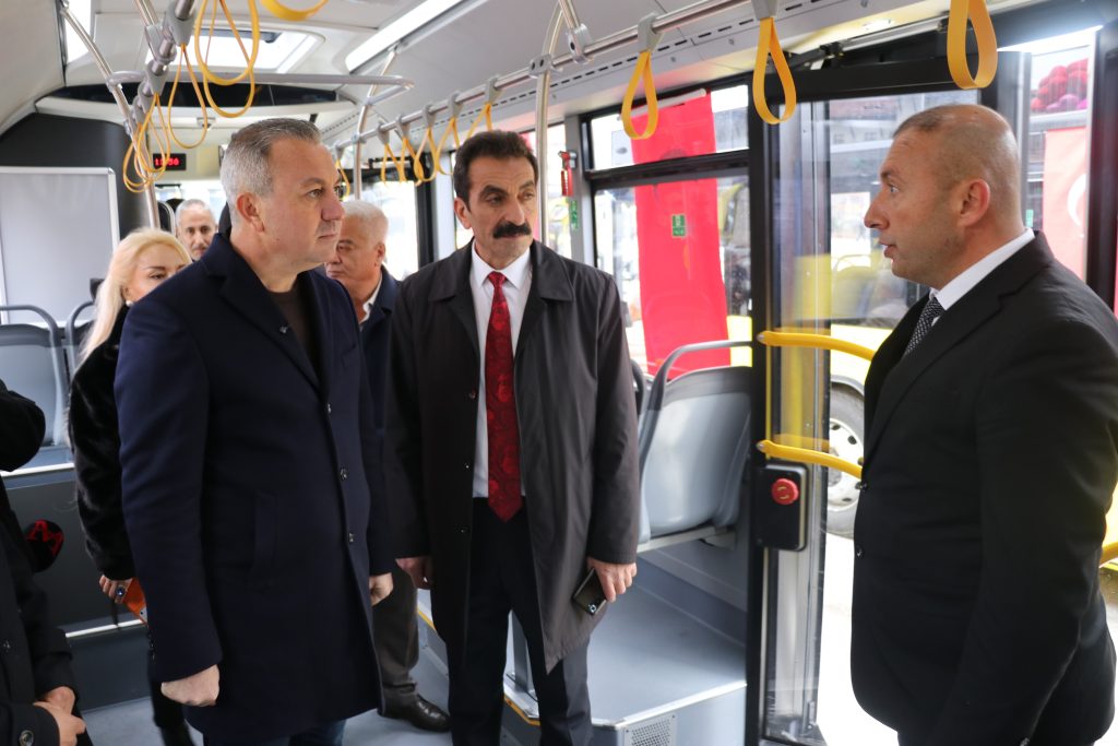 Sivas Ulaşımında Dönüşüm: 2 Yeni 12 Metrelik Otobüs Hizmette! Sivas Ulaşımında Dönüşüm: 2 Yeni 12 Metrelik Otobüs Hizmette!