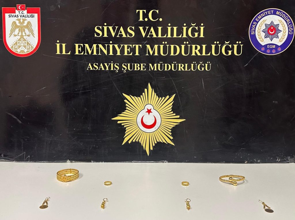 Sivas'ta 'Evlilik Vaadiyle Dolandırıcılık' Şoku: 1 Milyon TL Zarar! Sivas’ta ‘Evlilik Vaadiyle Dolandırıcılık’ Şoku: 1 Milyon TL Zarar!