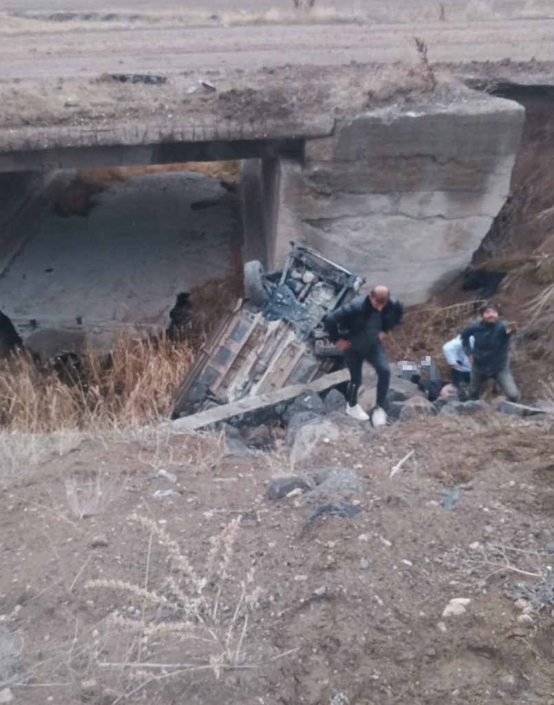 Sivas-Malatya Karayolu'nda Korkunç Kaza: 1 Ölü, 2 Yaralı Sivas-Malatya Karayolu’nda Korkunç Kaza: 1 Ölü, 2 Yaralı