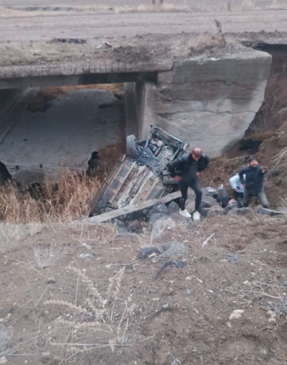 Sivas-Malatya Karayolu'nda Korkunç Kaza: 1 Ölü, 2 Yaralı