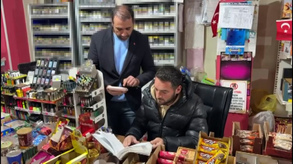 Zara'da İhtiyaç Sahiplerine Umut Eli: 100.000 TL Veresiye Borcu Kapatılıp Defter Yakıldı! Zara’da İhtiyaç Sahiplerine Umut Eli: 100.000 TL Veresiye Borcu Kapatılıp Defter Yakıldı!