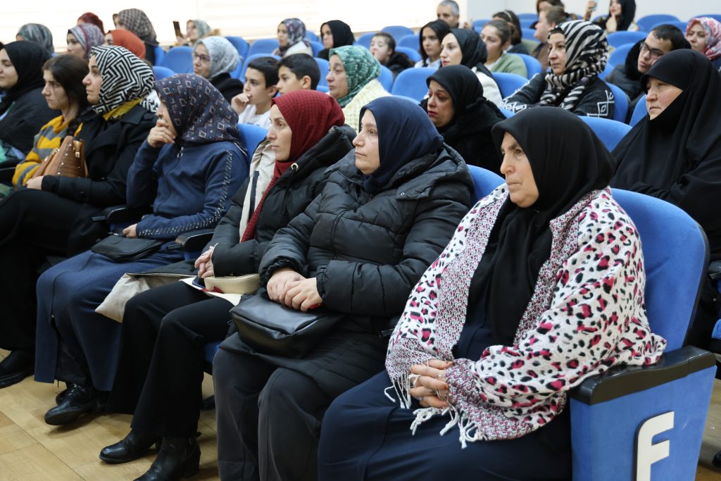 Sivas'ta 'Normali Reddet' Söyleşisi: Otizmli Yazar Ayas'tan Ebeveynlere İçten Tavsiyeler AW599523 04 | Gündem Sivas™ Haber