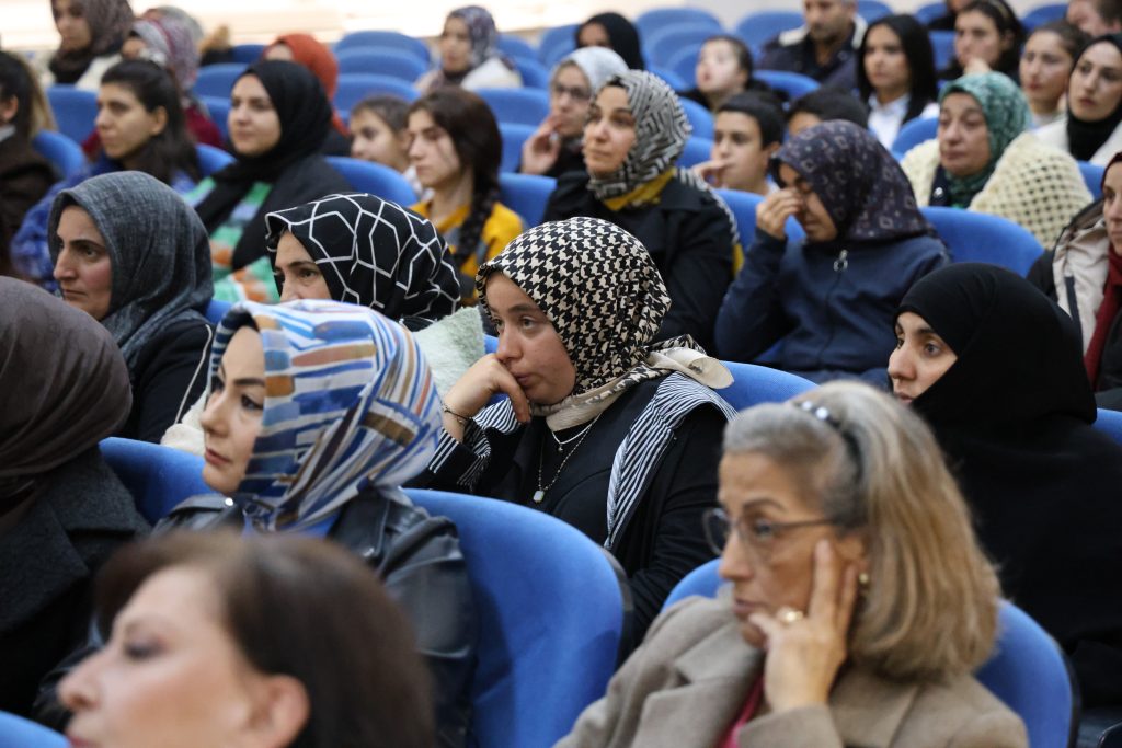 Sivas'ta 'Normali Reddet' Söyleşisi: Otizmli Yazar Ayas'tan Ebeveynlere İçten Tavsiyeler AW599523 05 | Gündem Sivas™ Haber