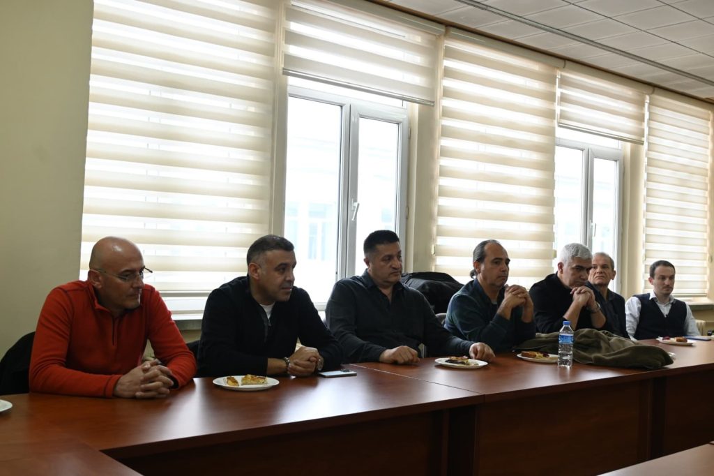 Sivas Cumhuriyet Üniversitesi Makine Mühendisliği Mezunları 25. Yıl Buluşması AW600257 06 | Gündem Sivas™ Haber