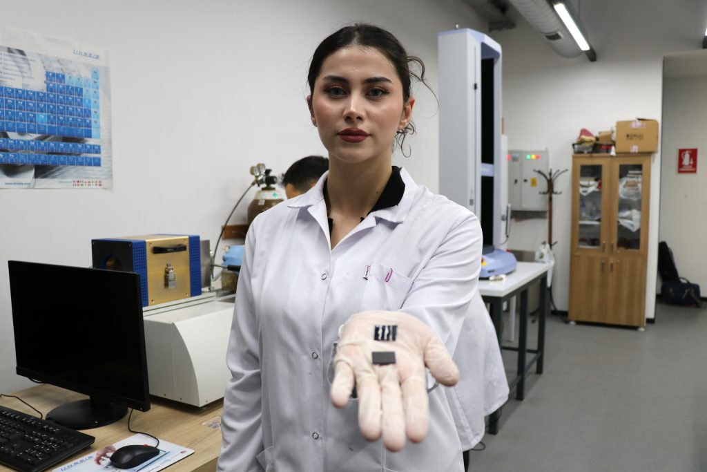 Vücut Isısından Elektrik Üreten Yerli Teknoloji AW600831 06 | Gündem Sivas™ Haber