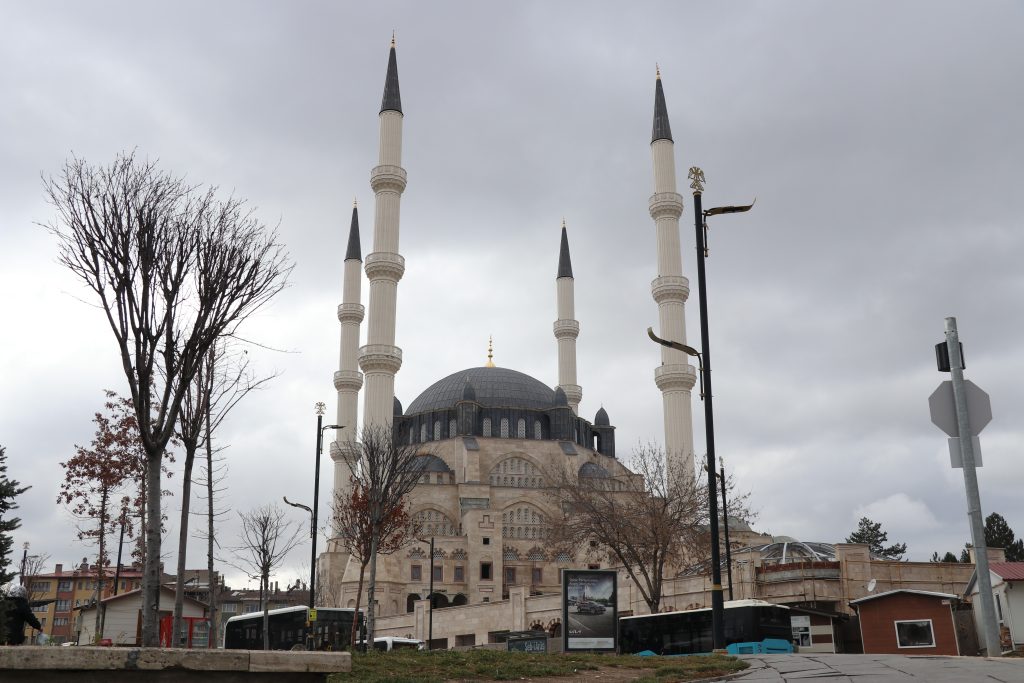 Sivas’ın Yeni Sembolü Yükseliyor: Merkez Camisi Silüeti Değiştirdi AW600839 04 | Gündem Sivas™ Haber