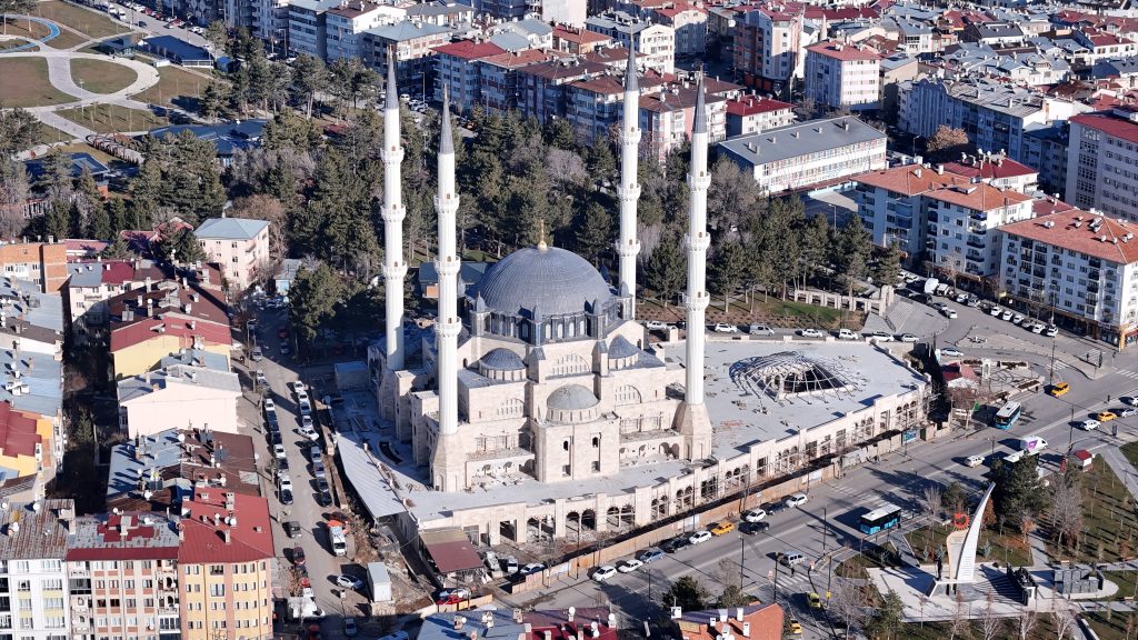 Sivas’ın Yeni Sembolü Yükseliyor: Merkez Camisi Silüeti Değiştirdi AW600839 09 | Gündem Sivas™ Haber