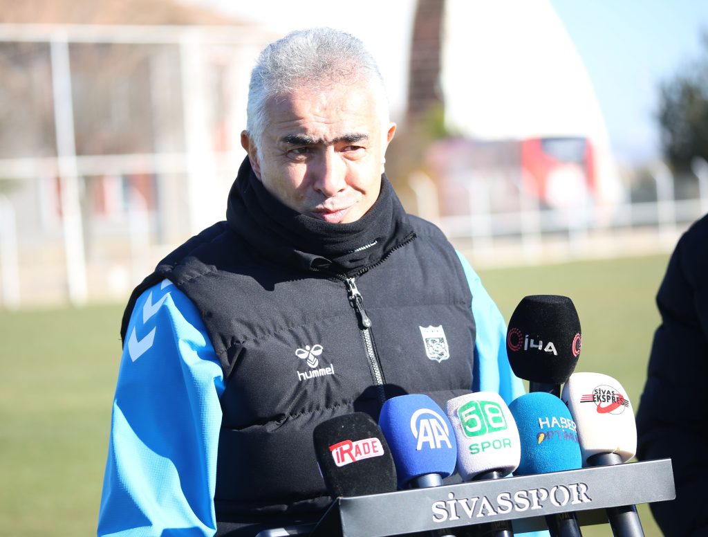 Mehmet Altıparmak'tan Transfer ve Hakem Açıklaması: "Bizden Duymadan İnanmayın" AW601087 02 | Gündem Sivas™ Haber