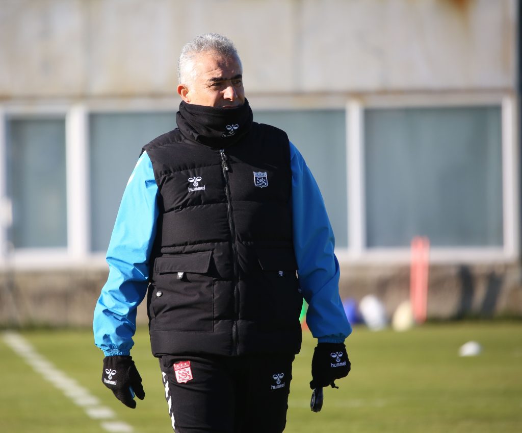 Mehmet Altıparmak'tan Transfer ve Hakem Açıklaması: "Bizden Duymadan İnanmayın" AW601087 03 | Gündem Sivas™ Haber