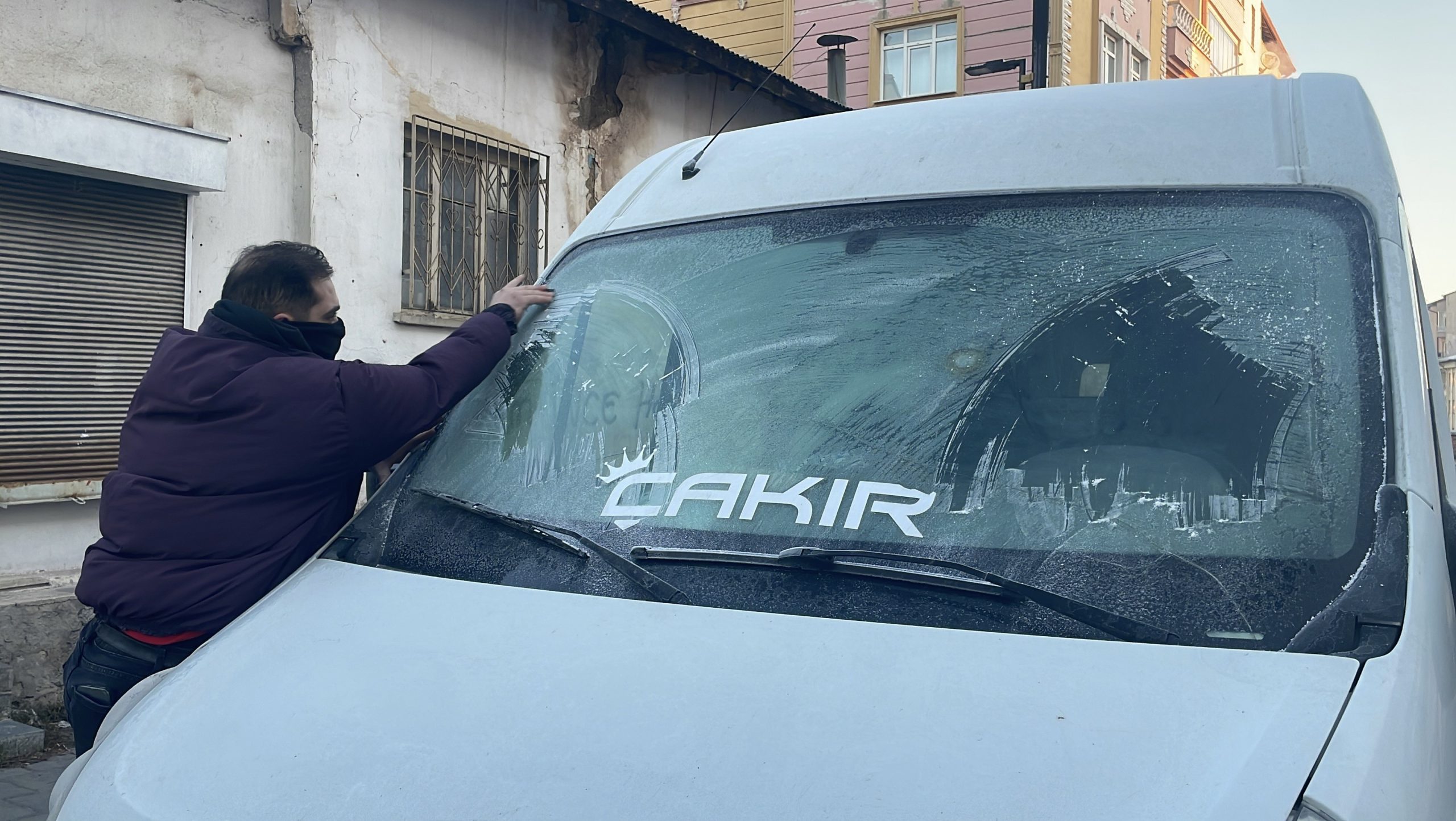 Sivas’ta Kış Kapıya Dayandı: Termometreler Eksi 5’i Gördü!