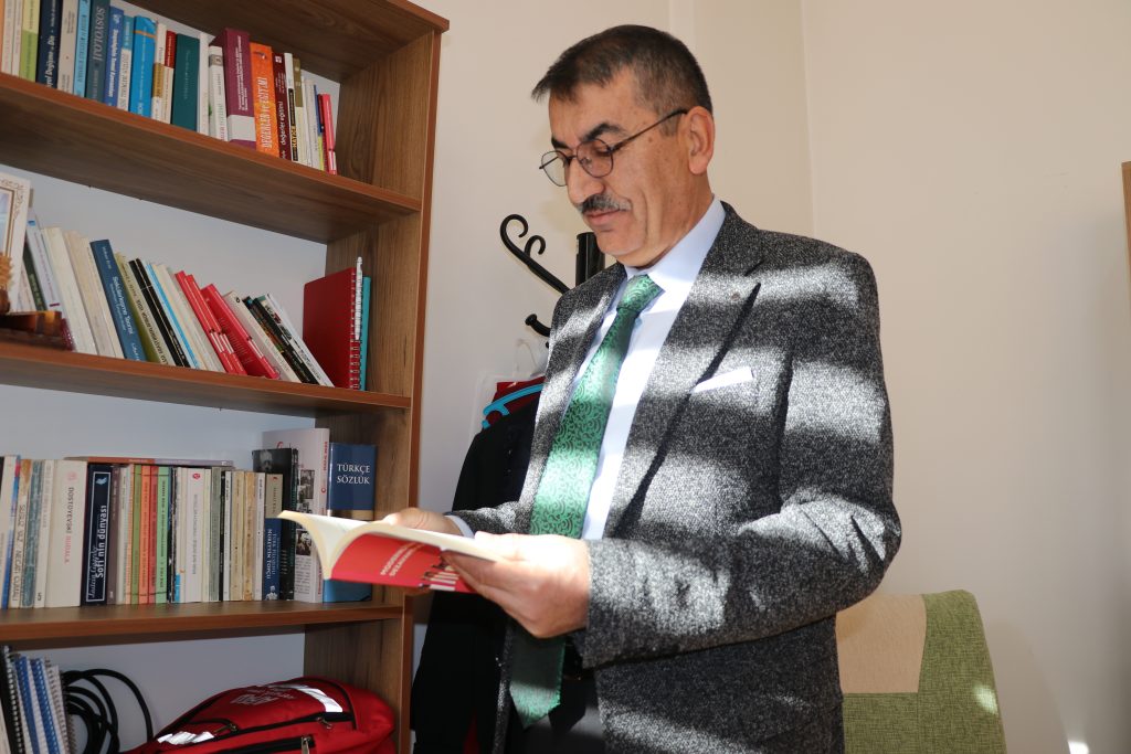 Türkiye’de Aile Yapısı Neden Değişiyor? Prof. Dr. Vehbi Ünal’dan Çarpıcı Analiz AW601559 06 | Gündem Sivas™ Haber