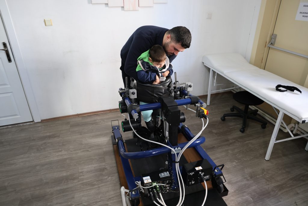 Sivas’ta Devrim: Yerli Mobil Yürüme Robotu Engelli Çocuklara Umut Oluyor AW602257 01 | Gündem Sivas™ Haber