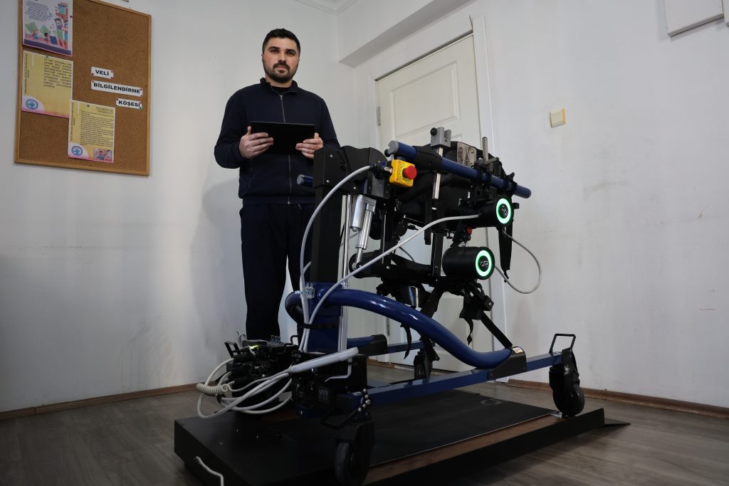 Sivas’ta Devrim: Yerli Mobil Yürüme Robotu Engelli Çocuklara Umut Oluyor AW602257 04 | Gündem Sivas™ Haber