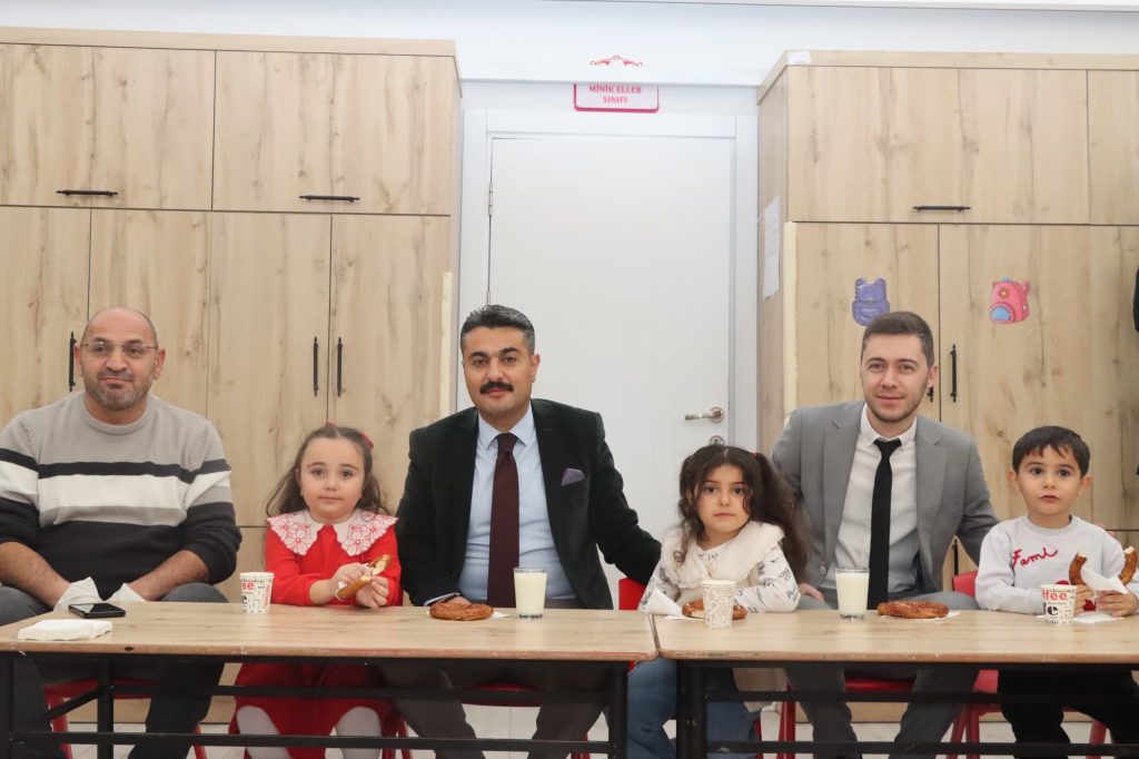 İl Müdürü Fatih Erdoğan’dan Miniklere Yerli Malı Ziyareti AW602822 04 1 | Gündem Sivas™ Haber