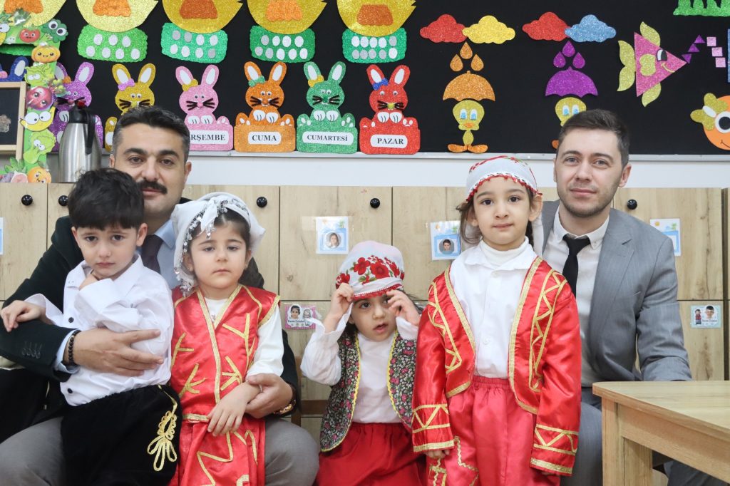 İl Müdürü Fatih Erdoğan’dan Miniklere Yerli Malı Ziyareti İl Müdürü Fatih Erdoğan’dan Miniklere Yerli Malı Ziyareti