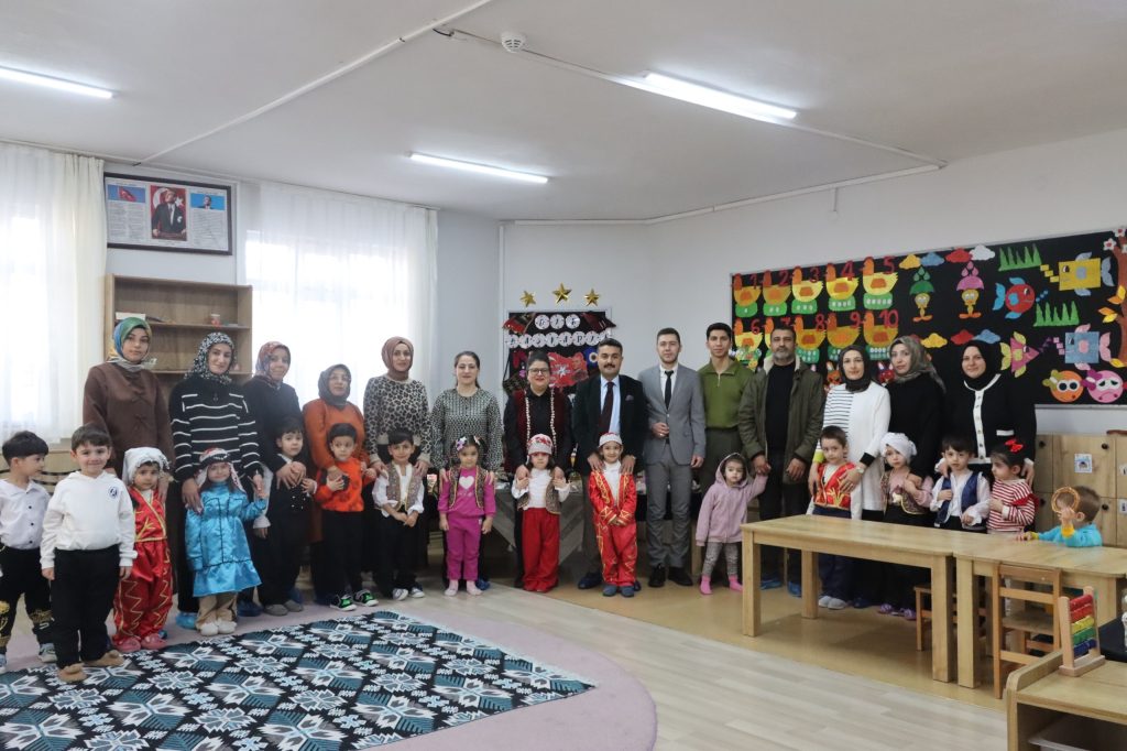 İl Müdürü Fatih Erdoğan’dan Miniklere Yerli Malı Ziyareti AW602822 06 | Gündem Sivas™ Haber