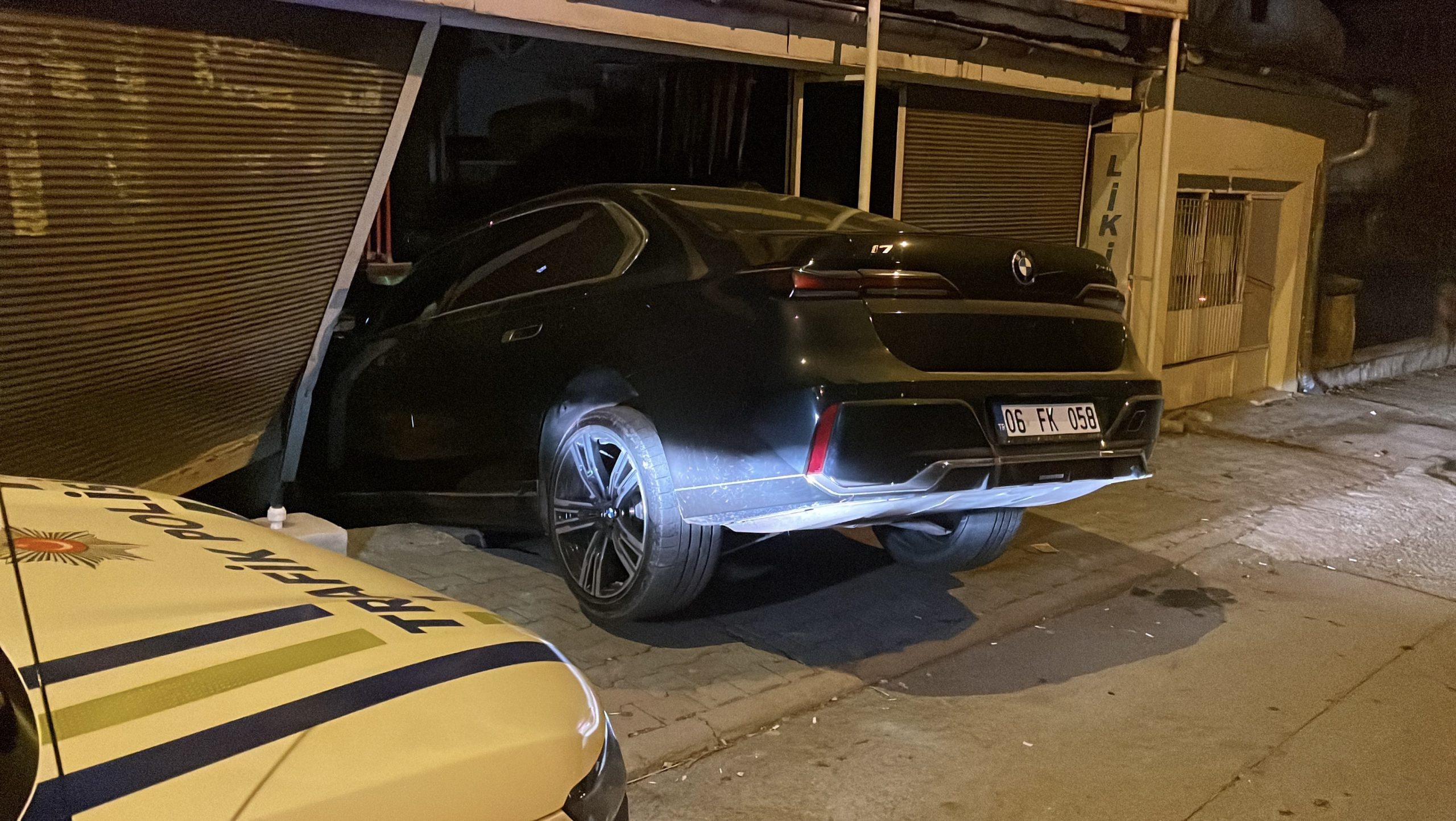 Sivas’ta Korku Dolu Anlar: Fren Yerine Gaza Bastı, Markete Daldı!