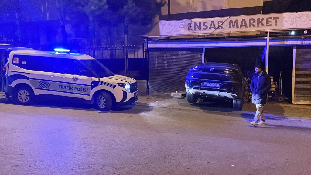 Sivas’ta Korku Dolu Anlar: Fren Yerine Gaza Bastı, Markete Daldı! AW603266 02 | Gündem Sivas™ Haber