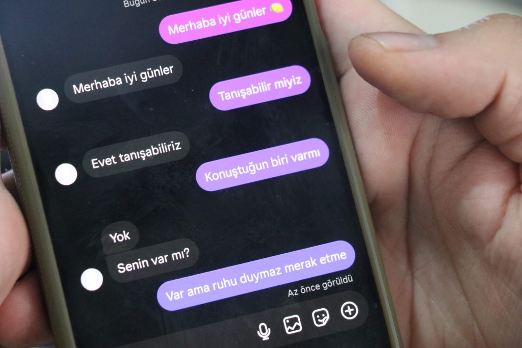 Sosyal Medya İlişkileri Bitiriyor mu? Uzman İsimden "Çok Yönlü Aldatma" Uyarısı AW603801 04 | Gündem Sivas™ Haber