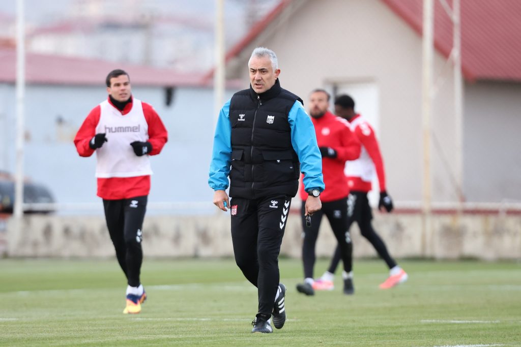 Sivasspor’da Bandırmaspor Mesaisi Başladı: Yiğidolar Sahaya İndi! AW604327 02 | Gündem Sivas™ Haber