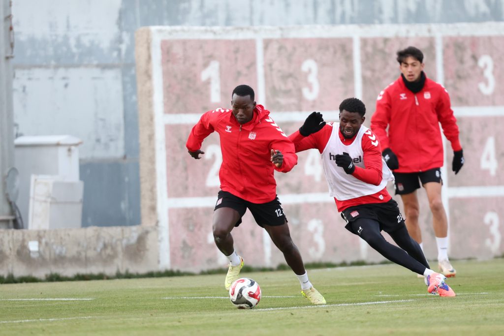 Sivasspor’da Bandırmaspor Mesaisi Başladı: Yiğidolar Sahaya İndi! AW604327 03 | Gündem Sivas™ Haber