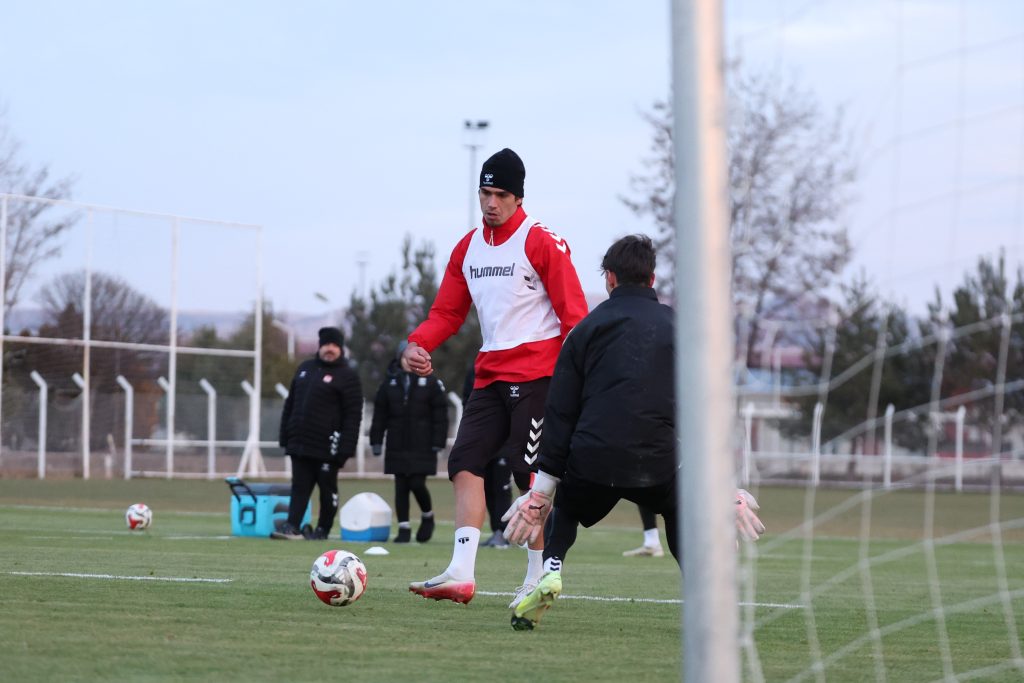 Sivasspor’da Bandırmaspor Mesaisi Başladı: Yiğidolar Sahaya İndi! AW604327 05 | Gündem Sivas™ Haber