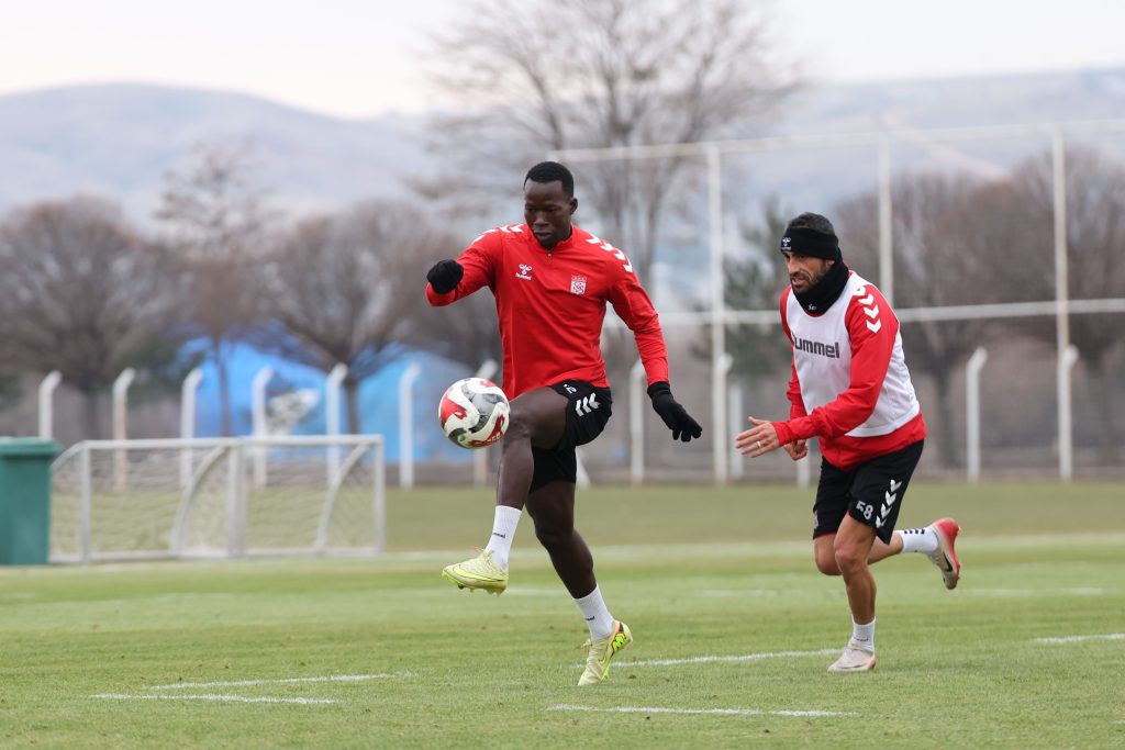 Yiğidolar’da Bandırmaspor Mesaisi Sürüyor AW604903 03 | Gündem Sivas™ Haber