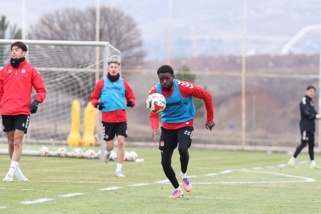 Yiğidolar’da Bandırmaspor Mesaisi Sürüyor AW604903 04 | Gündem Sivas™ Haber