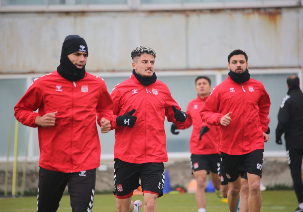Sivasspor’da Transfer Hareketliliği: Mehmet Altıparmak’tan Müjdeli Haber! AW605618 04 | Gündem Sivas™ Haber