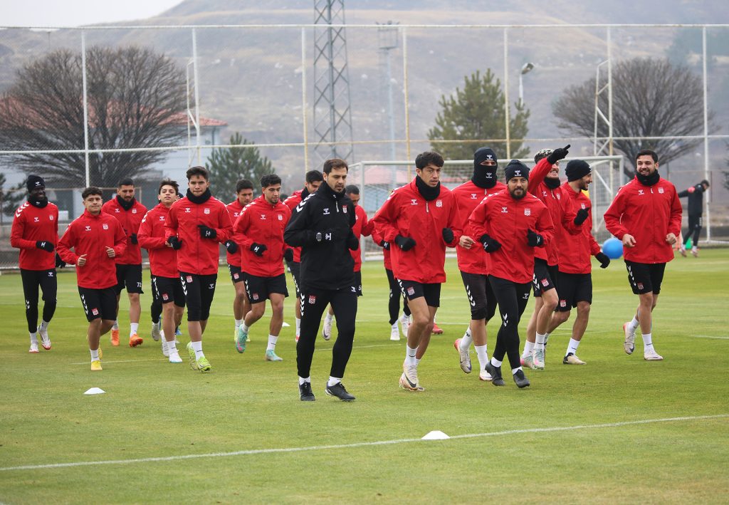 Sivasspor’da Transfer Hareketliliği: Mehmet Altıparmak’tan Müjdeli Haber! AW605618 05 | Gündem Sivas™ Haber