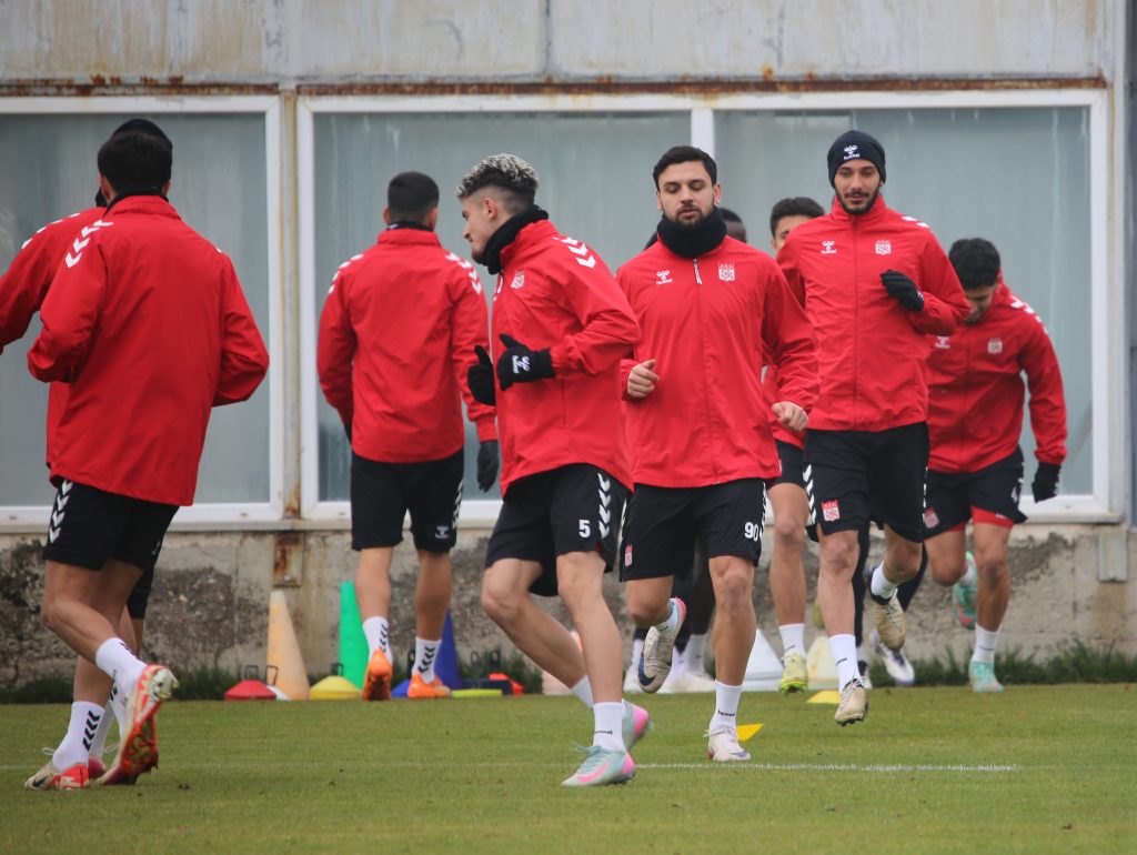 Sivasspor’da Transfer Hareketliliği: Mehmet Altıparmak’tan Müjdeli Haber! AW605618 06 | Gündem Sivas™ Haber