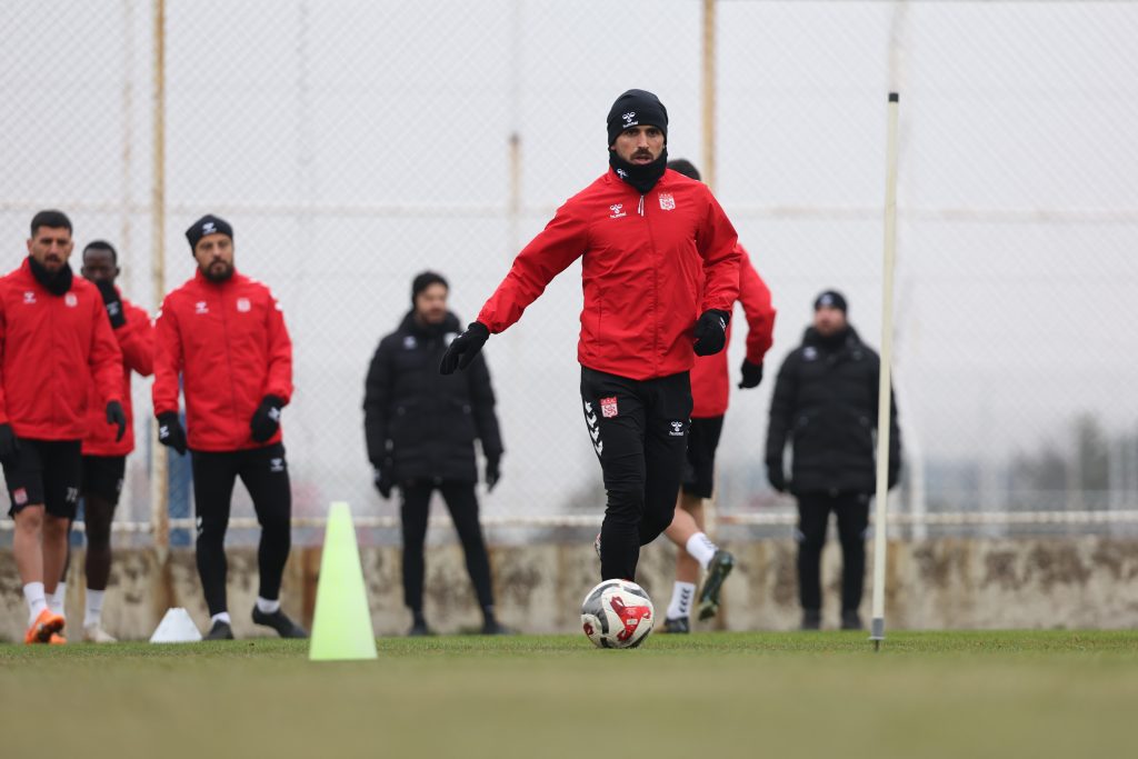 Özbelsan Sivasspor’da Bandırmaspor Mesaisi Sürüyor: Taktik Prova Yapıldı AW606313 02 | Gündem Sivas™ Haber