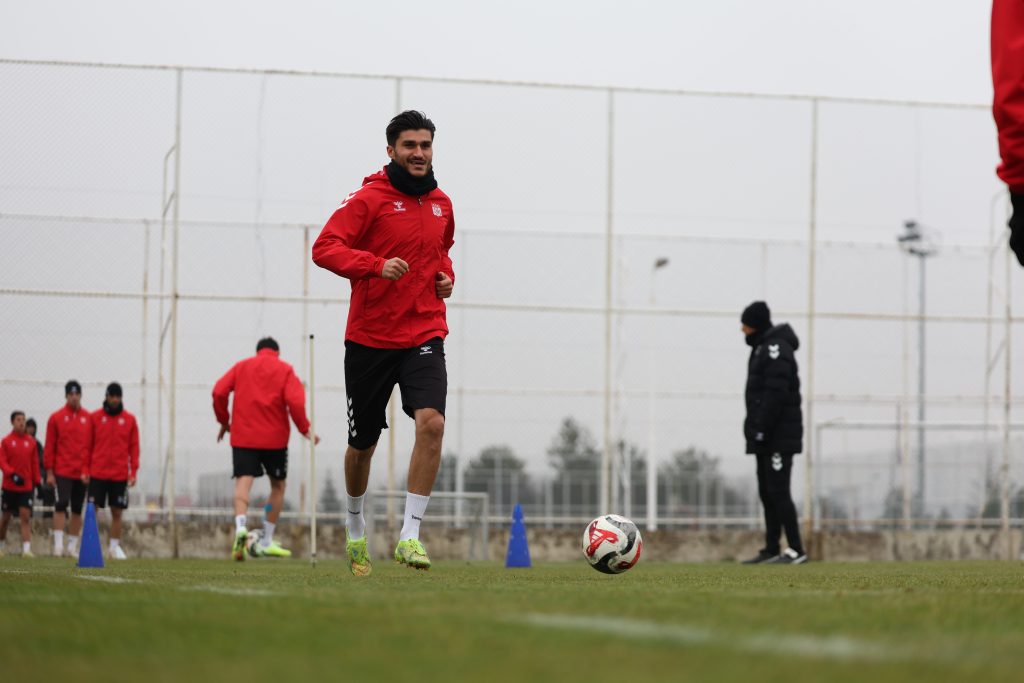 Özbelsan Sivasspor’da Bandırmaspor Mesaisi Sürüyor: Taktik Prova Yapıldı AW606313 03 | Gündem Sivas™ Haber