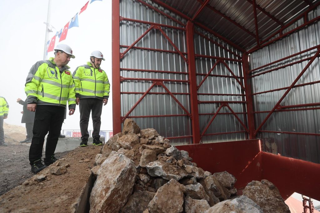 Sivas’ın En Büyük Taş Kırma Tesisi Açıldı: 10 Ayda Kendini Amorti Edecek! AW606371 01 | Gündem Sivas™ Haber