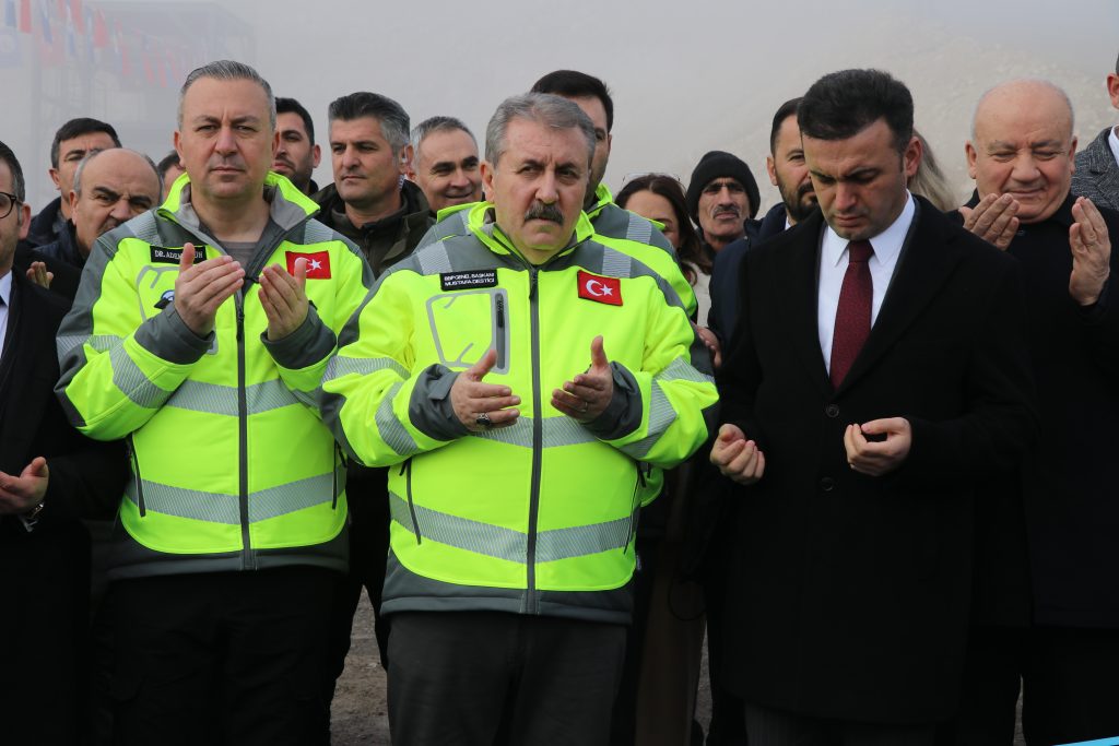 Sivas’ın En Büyük Taş Kırma Tesisi Açıldı: 10 Ayda Kendini Amorti Edecek! Sivas’ın En Büyük Taş Kırma Tesisi Açıldı: 10 Ayda Kendini Amorti Edecek!