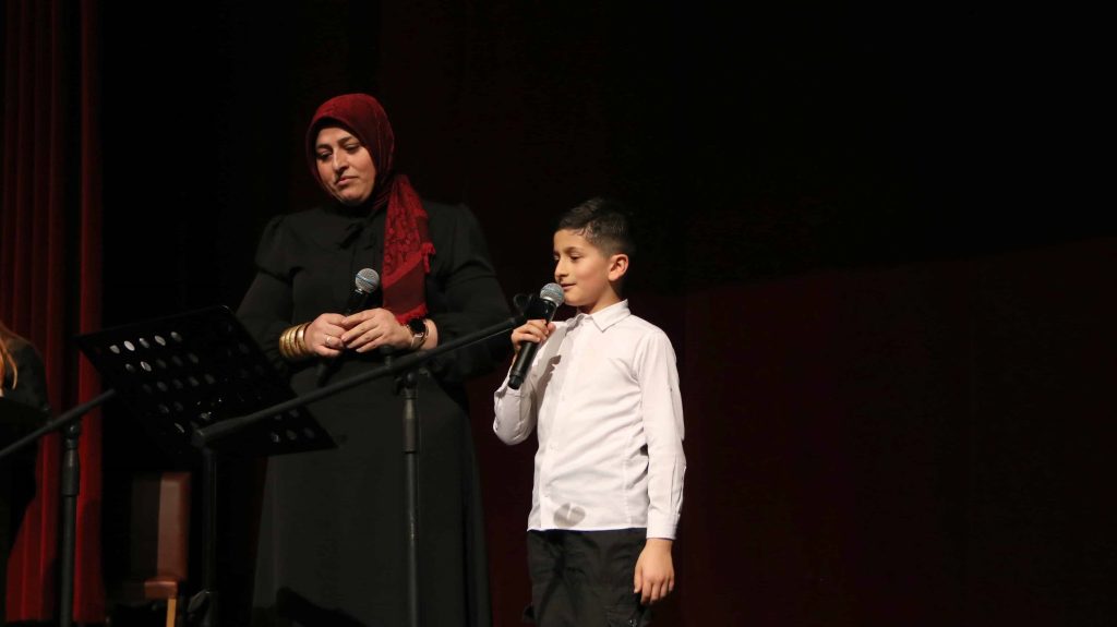 Sivas'ta Yavuz Bülent Bakiler Anısına Görkemli Şiir ve Müzik Gecesi AW606408 01 | Gündem Sivas™ Haber