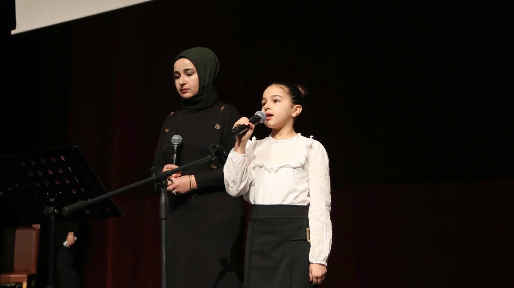 Sivas'ta Yavuz Bülent Bakiler Anısına Görkemli Şiir ve Müzik Gecesi AW606408 04 | Gündem Sivas™ Haber