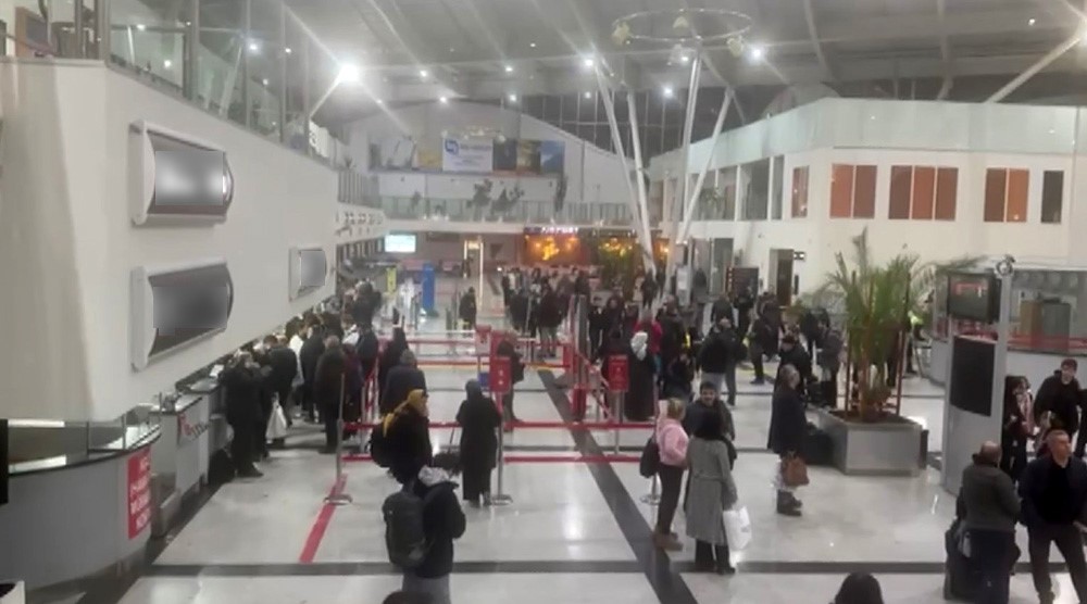 Sivas'ta Yoğun Sis Hava Ulaşımını Felç Etti: Uçuşlar İptal mi? AW606506 02 | Gündem Sivas™ Haber