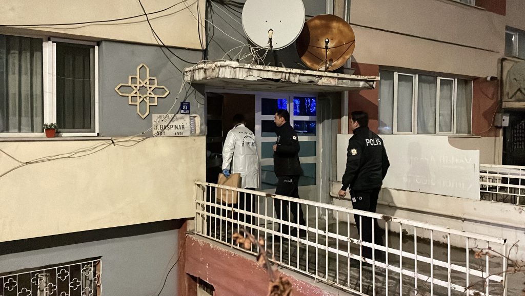 Sivas'ta Kardeş Dehşeti: Ağabeyini Göğsünden Bıçakladı! Sivas’ta Kardeş Dehşeti: Ağabeyini Göğsünden Bıçakladı!