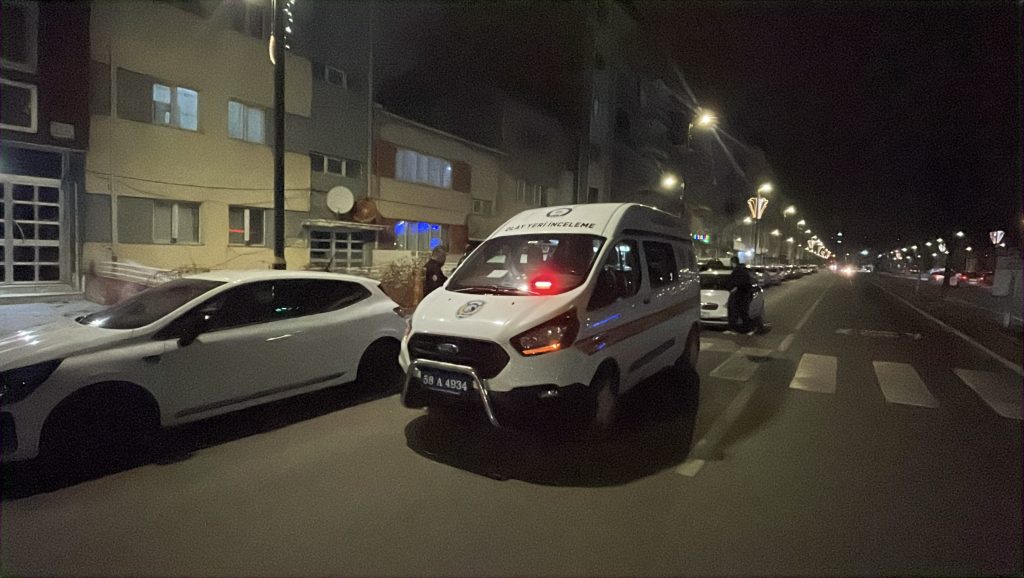 Sivas'ta Kardeş Dehşeti: Ağabeyini Göğsünden Bıçakladı! AW606550 07 | Gündem Sivas™ Haber