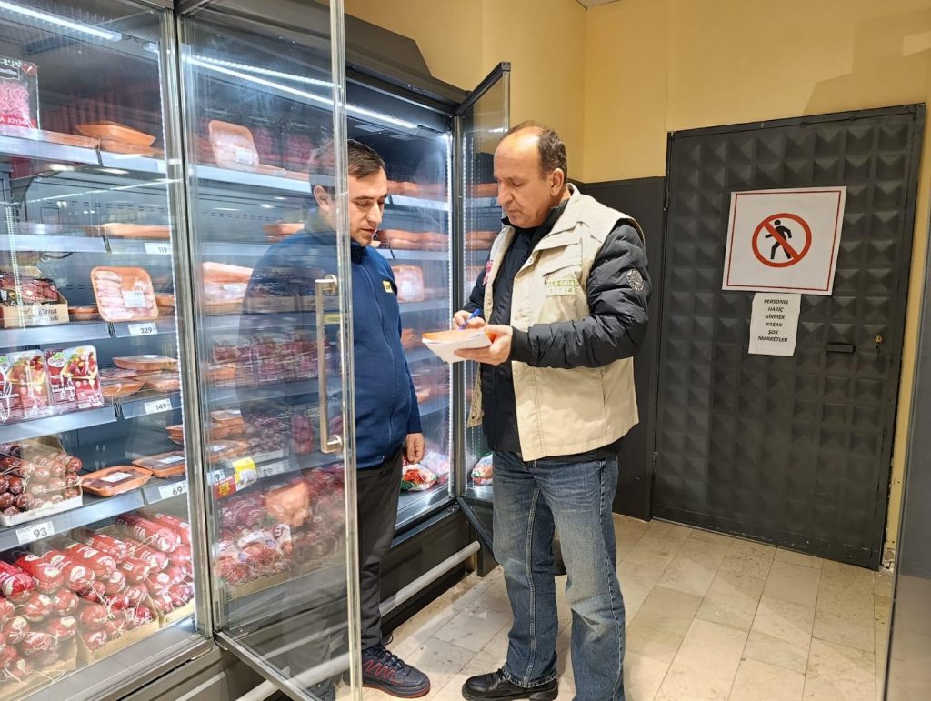 Sivas'ta Yılbaşı Öncesi Sıkı Gıda Denetimi: Sofralar Mercek Altında AW607024 02 | Gündem Sivas™ Haber