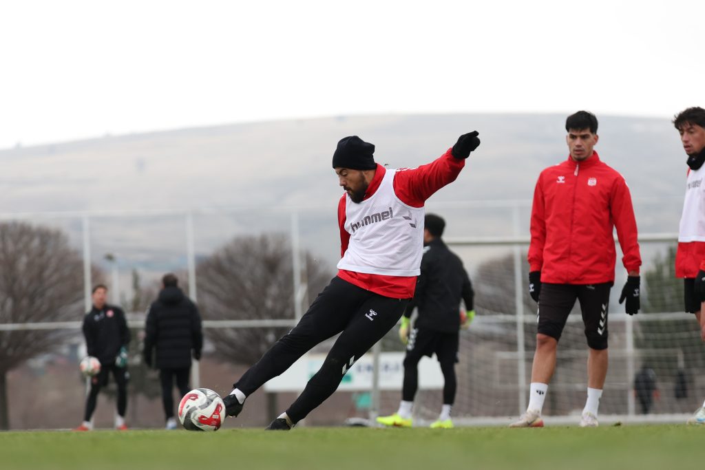 Özbelsan Sivasspor’da Bandırmaspor Maçı Hazırlıkları Tamamlandı: Yiğidolar Kampa Girdi AW607107 03 | Gündem Sivas™ Haber