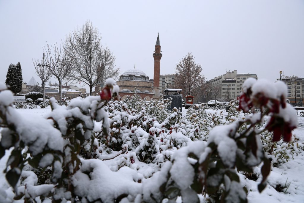 Sivas Beyaza Büründü: Tarihi Kent Meydanı'nda Görsel Şölen! AW607309 08 | Gündem Sivas™ Haber
